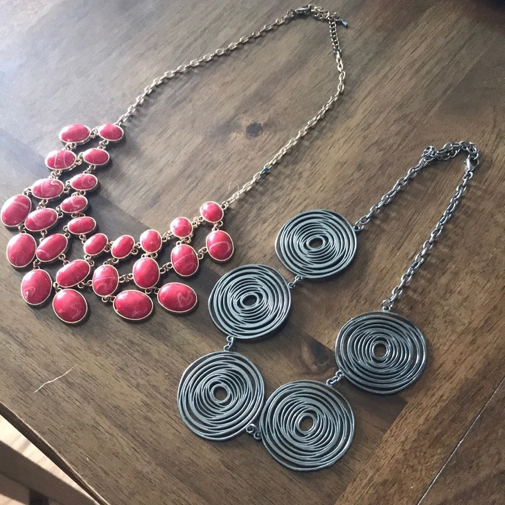 2 woman necklace